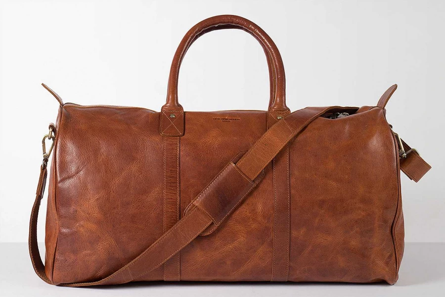HOLZRICHTER Women's Weekender Travel Bag No 17-1 (XL) with Matching Toiletry Bag No 5-2 (L)