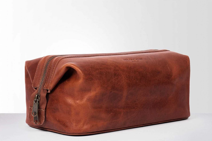 HOLZRICHTER Women's Weekender Travel Bag No 17-1 (XL) with Matching Toiletry Bag No 5-2 (L)